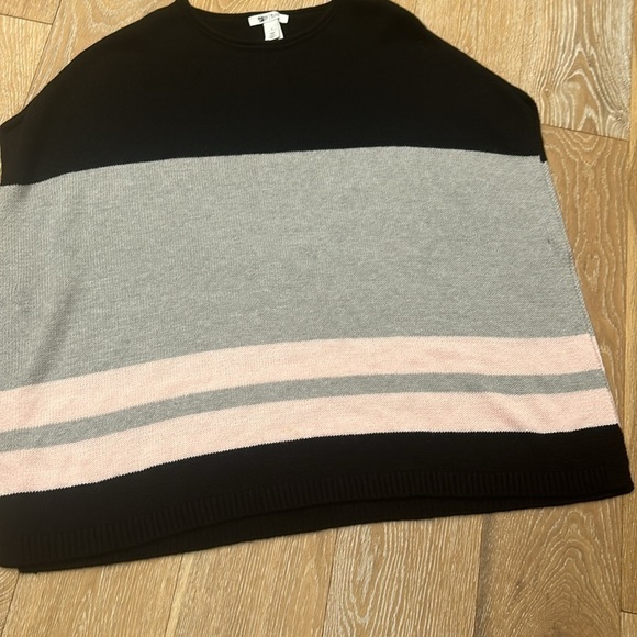 White House Black Market Poncho Sweater - Picture 3 of 8